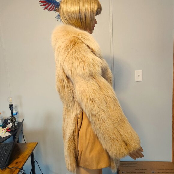 #111 Small fox fur coat - Picture 4 of 4
